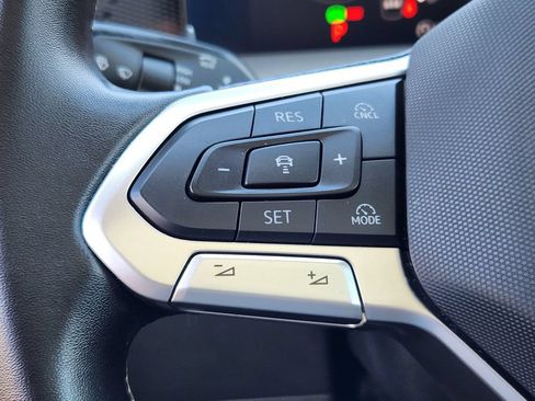 Certified 2025 Volkswagen Tiguan SE AWD/4WD image 21