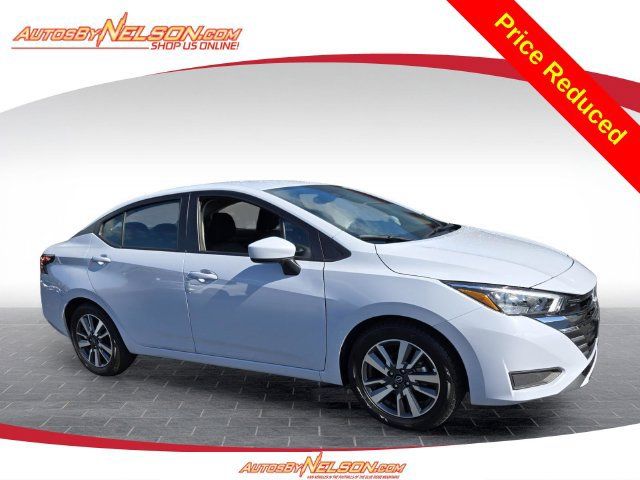 Used 2025 Nissan Versa SV FWD image 1