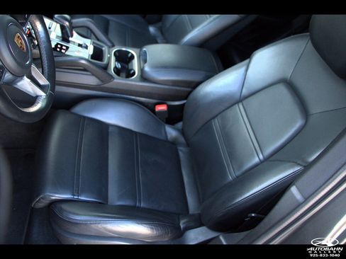 Used 2020 Porsche Cayenne E-Hybrid w/ Premium Plus Package image 39