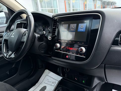 Used 2020 Mitsubishi Outlander SE image 26