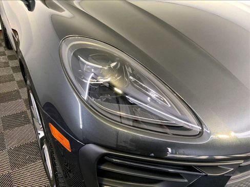 Certified 2024 Porsche Macan image 12