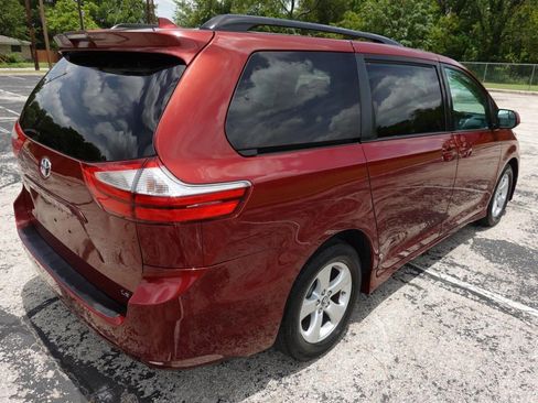 Used 2018 Toyota Sienna LE FWD image 7