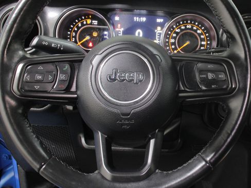 Used 2022 Jeep Gladiator Sport image 7