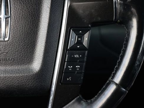 Used 2016 Lincoln Navigator Select RWD image 32