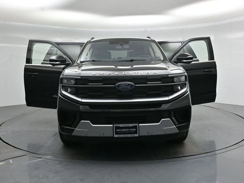 Certified 2025 Ford Expedition Platinum image 31