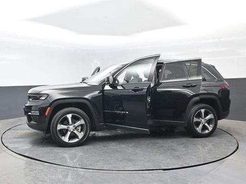 Used 2023 Jeep Grand Cherokee Limited AWD/4WD image 32