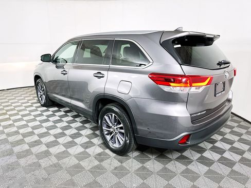 Used 2019 Toyota Highlander XLE image 5