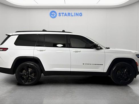 Used 2022 Jeep Grand Cherokee L Limited w/ Black Appearance Package RWD image 11