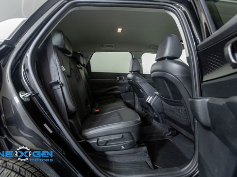 Used 2024 Kia Sorento S image 36