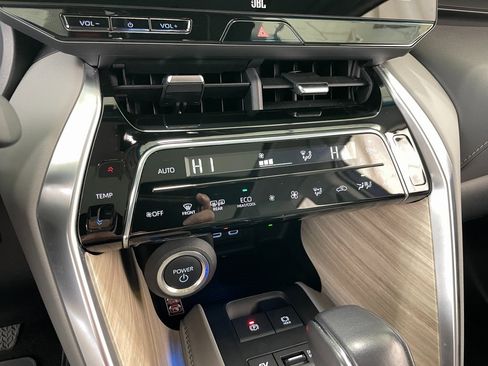 Used 2024 Toyota Venza Limited image 35