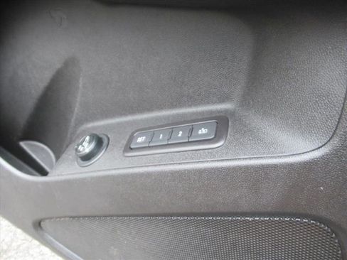 Used 2019 Chevrolet Equinox Premier image 26