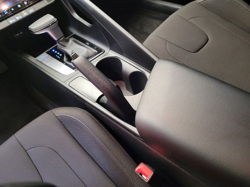 Used 2023 Hyundai Elantra SEL image 26