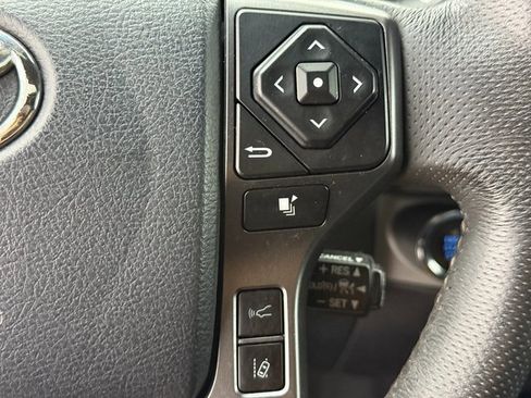 Used 2019 Toyota Tacoma TRD Off-Road image 12