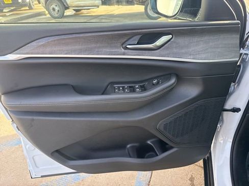 New 2026 Jeep Grand Cherokee Laredo image 20