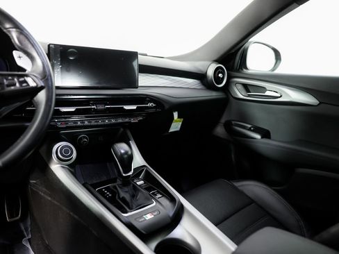 Used 2024 Alfa Romeo Tonale Ti w/ Premium Interior Package image 34