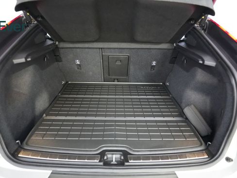 Used 2023 Volvo C40 P8 Recharge Plus w/ Protection Package Premier AWD/4WD image 8