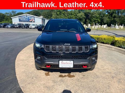 Used 2024 Jeep Compass Trailhawk AWD/4WD image 2
