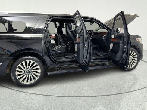 Used 2018 Lincoln Navigator L Reserve w/ Technology Package AWD/4WD image 13