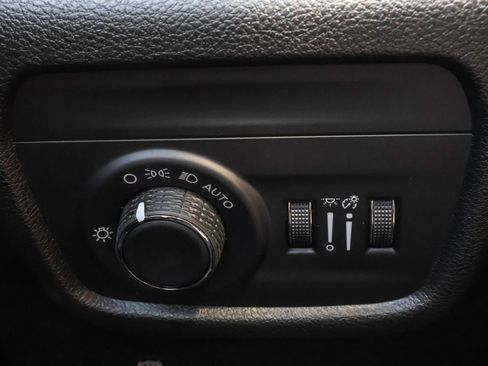 New 2025 Jeep Grand Cherokee Altitude image 28