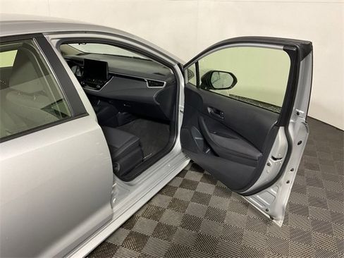 Used 2024 Toyota Corolla LE image 34