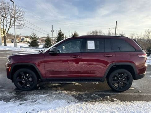 Used 2023 Jeep Grand Cherokee Altitude image 2