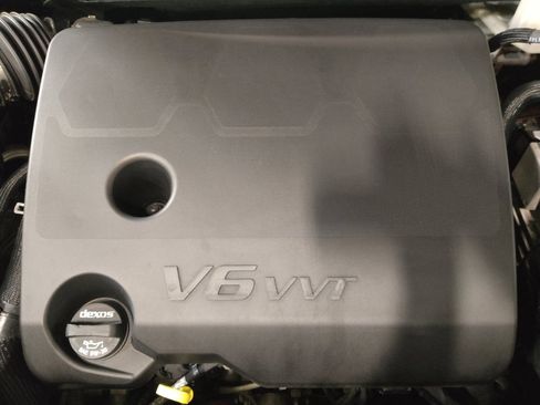 Used 2021 Chevrolet Traverse LT FWD image 30