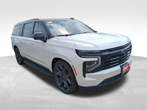 Used 2025 Chevrolet Suburban RST w/ RST Capability Package AWD/4WD image 3