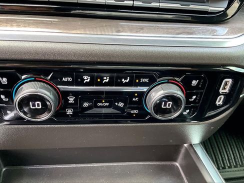 Used 2023 Chevrolet Silverado 1500 LTZ w/ Technology Package AWD/4WD image 32