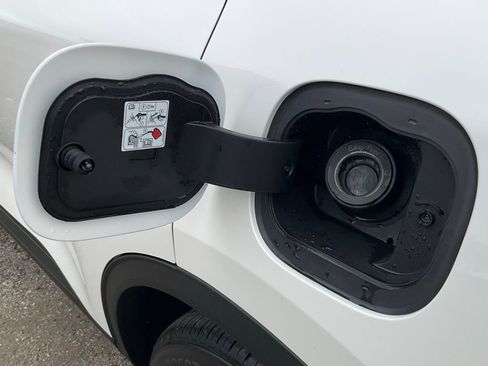 Used 2020 Ford Escape Titanium w/ Titanium Premium Package 2.0 image 12