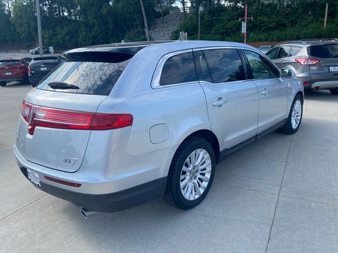 Used 2012 Lincoln MKT FWD image 6