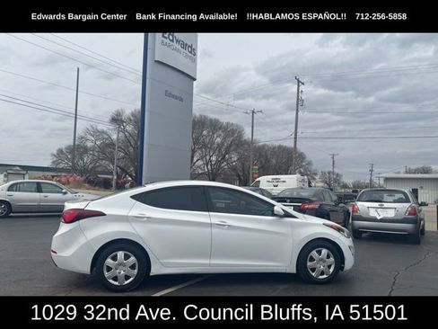 Used 2016 Hyundai Elantra SE image 1