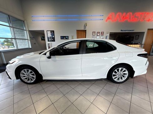 Used 2024 Toyota Camry SE FWD image 8