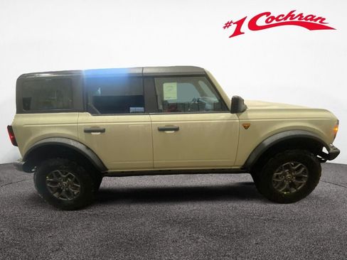 New 2025 Ford Bronco Badlands image 8