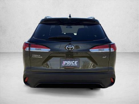 Used 2025 Toyota Corolla Cross LE image 6