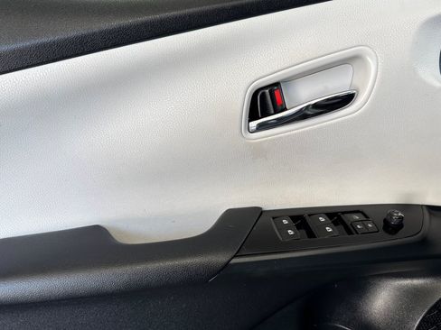 Used 2016 Toyota Prius Two FWD image 12