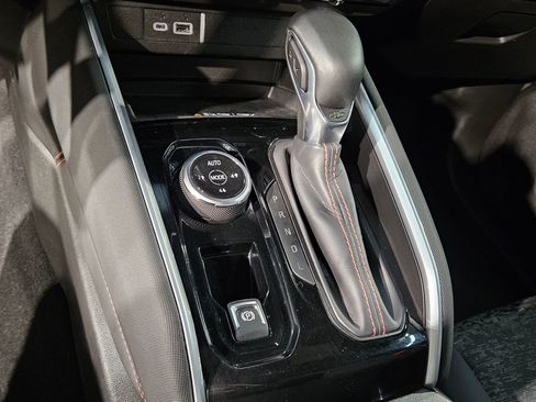Used 2025 Chevrolet Colorado Z71 AWD/4WD image 32