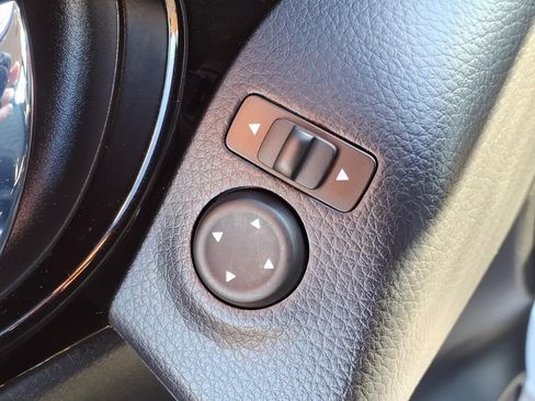 Certified 2022 Nissan Rogue Sport SV AWD/4WD image 17
