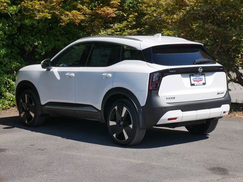 New 2025 Nissan Kicks SR w/ SR Premium Package image 17