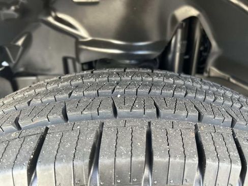 Used 2023 Jeep Gladiator Sport image 11