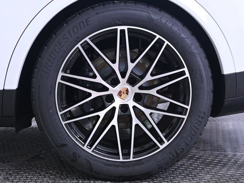 Used 2026 Porsche Cayenne Coupe AWD/4WD image 12
