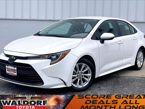 Used 2023 Toyota Corolla LE w/ LE Convenience Package image 2