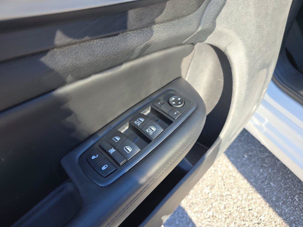 Used 2017 Chrysler 200 Limited Platinum FWD image 19