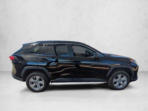 Used 2022 Toyota RAV4 LE image 4