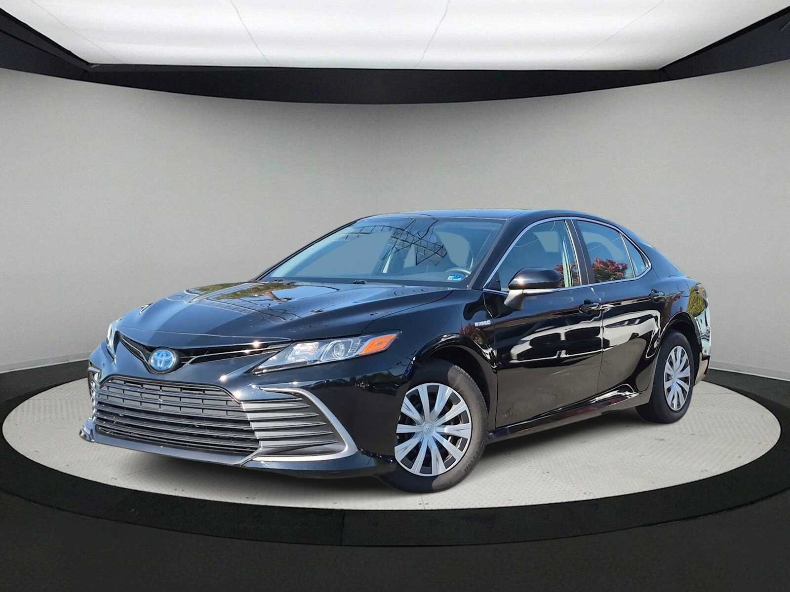 Used 2021 Toyota Camry LE FWD image 1