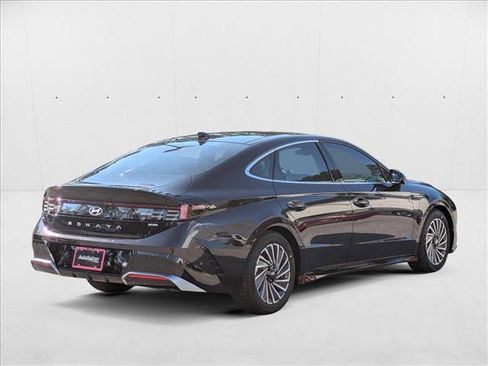 New 2025 Hyundai Sonata Limited image 2