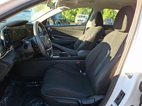 Used 2023 Hyundai Elantra SEL w/ Convenience Package FWD image 14