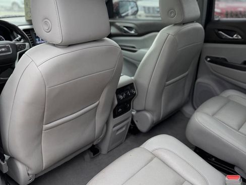 Used 2018 GMC Acadia SLT w/ LPO, Black Accent Package image 18