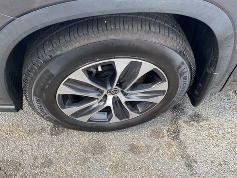 Used 2022 Toyota Highlander XLE image 22