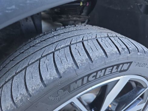 Used 2024 Volkswagen Tiguan SEL R-Line image 11