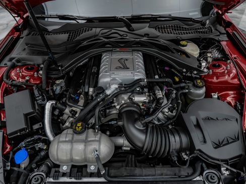 Used 2021 Ford Mustang Shelby GT500 w/ Carbon Fiber Handling Package RWD image 3